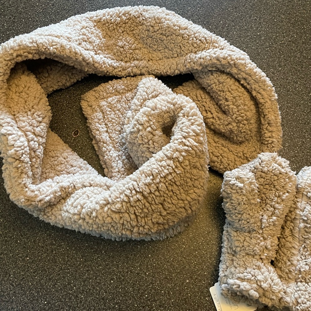 Lemon cozy scarf & mitten set NWT
